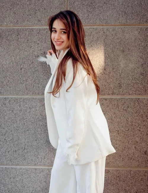 Vera photo 4, indian, slim, brunette, 170 cm, 53 kg, Medium bust, Hong Kong