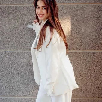 Vera photo 4, indian, slim, brunette, 170 cm, 53 kg, Medium bust, Hong Kong